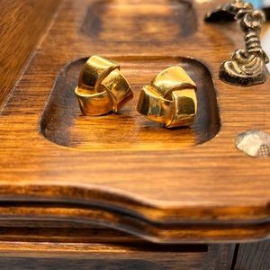 Gold Tone Vintage Stud Earrings| knot stud earrings